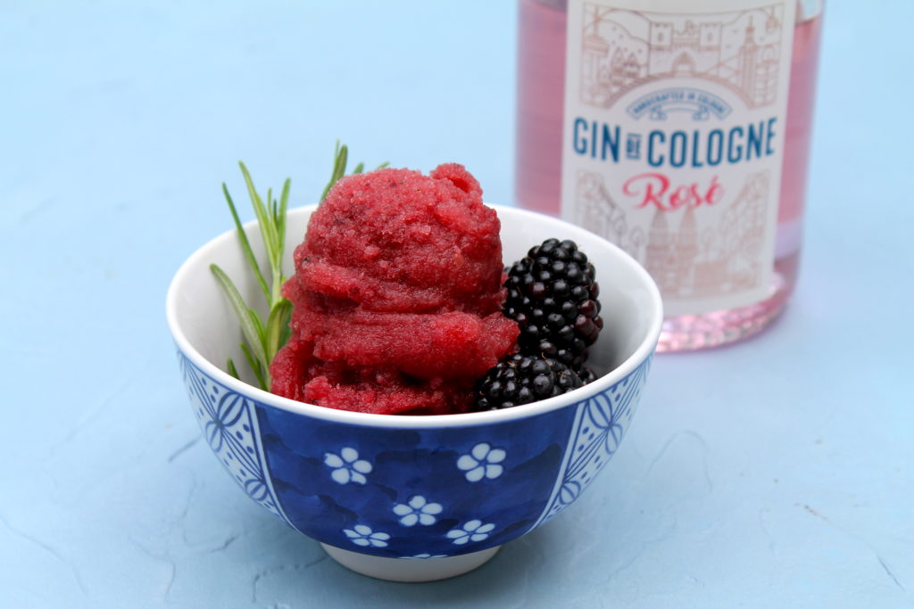 Wassermelonensorbet mit Rosmarin und Gin