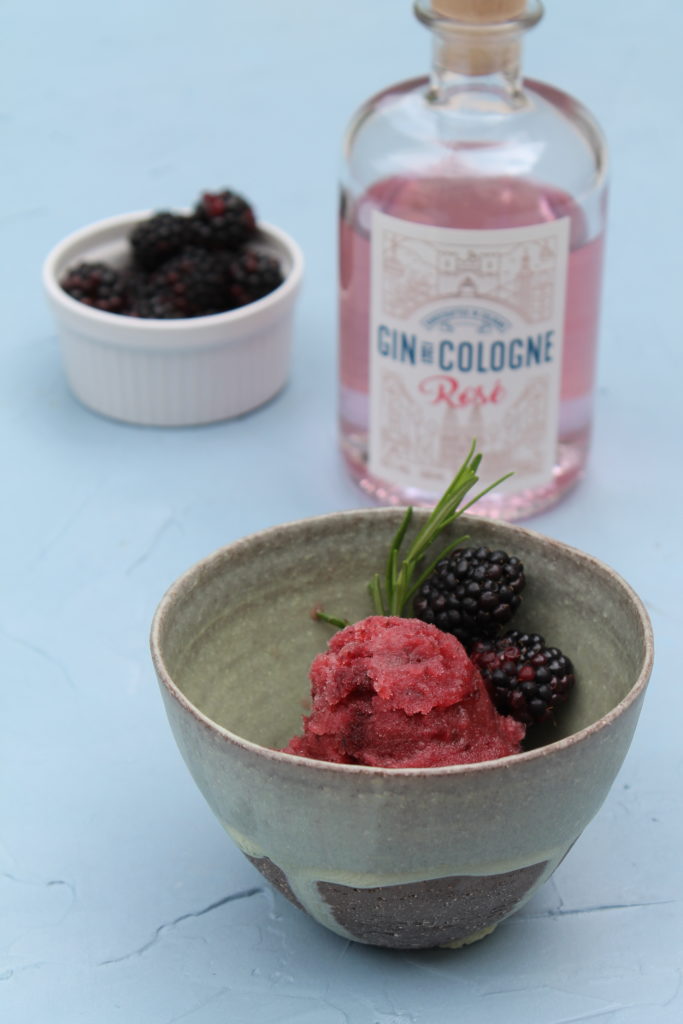 Wassermelonensorbet mit Rosmarin und Gin