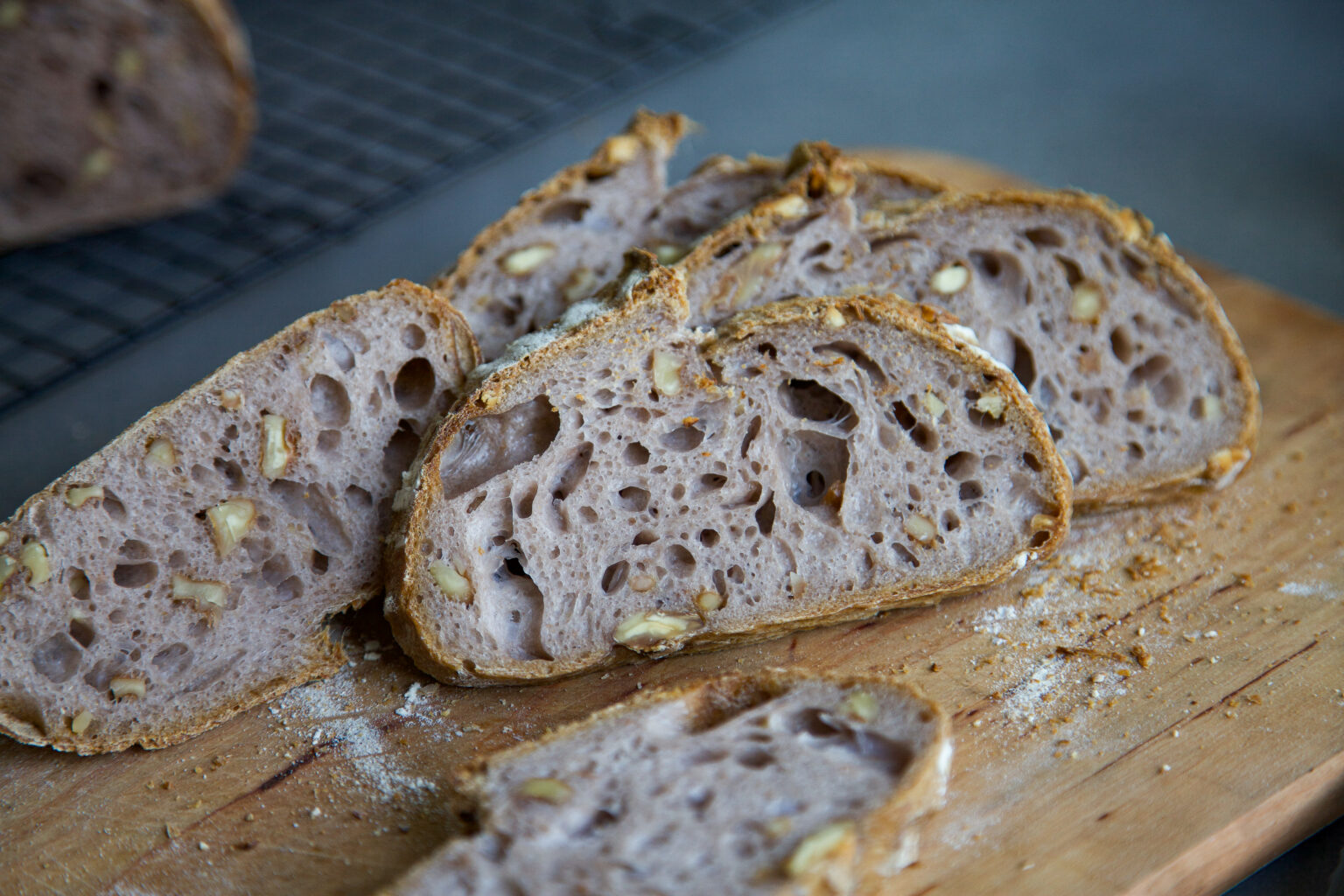 Walnussbrot mit Sauerteig