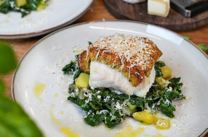 Schlemmerfilet selber machen - Fischfilet mit Kräuterkruste auf Mangold-Kartoffeln