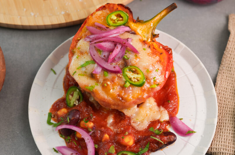 Gefüllte Paprika mit Chili sin Carne und Sauce Mornay