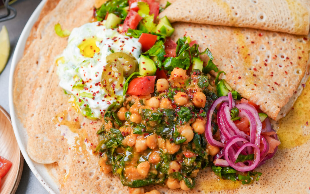 Injera Rezept – vegetarisches äthiopisches Gericht mit Kichererbsen-Curry und Salat